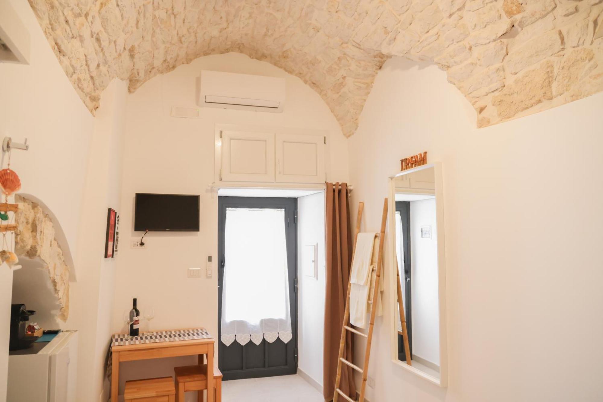 Room 20 - Piccola Camera In Pietra Bianca Giovinazzo Buitenkant foto