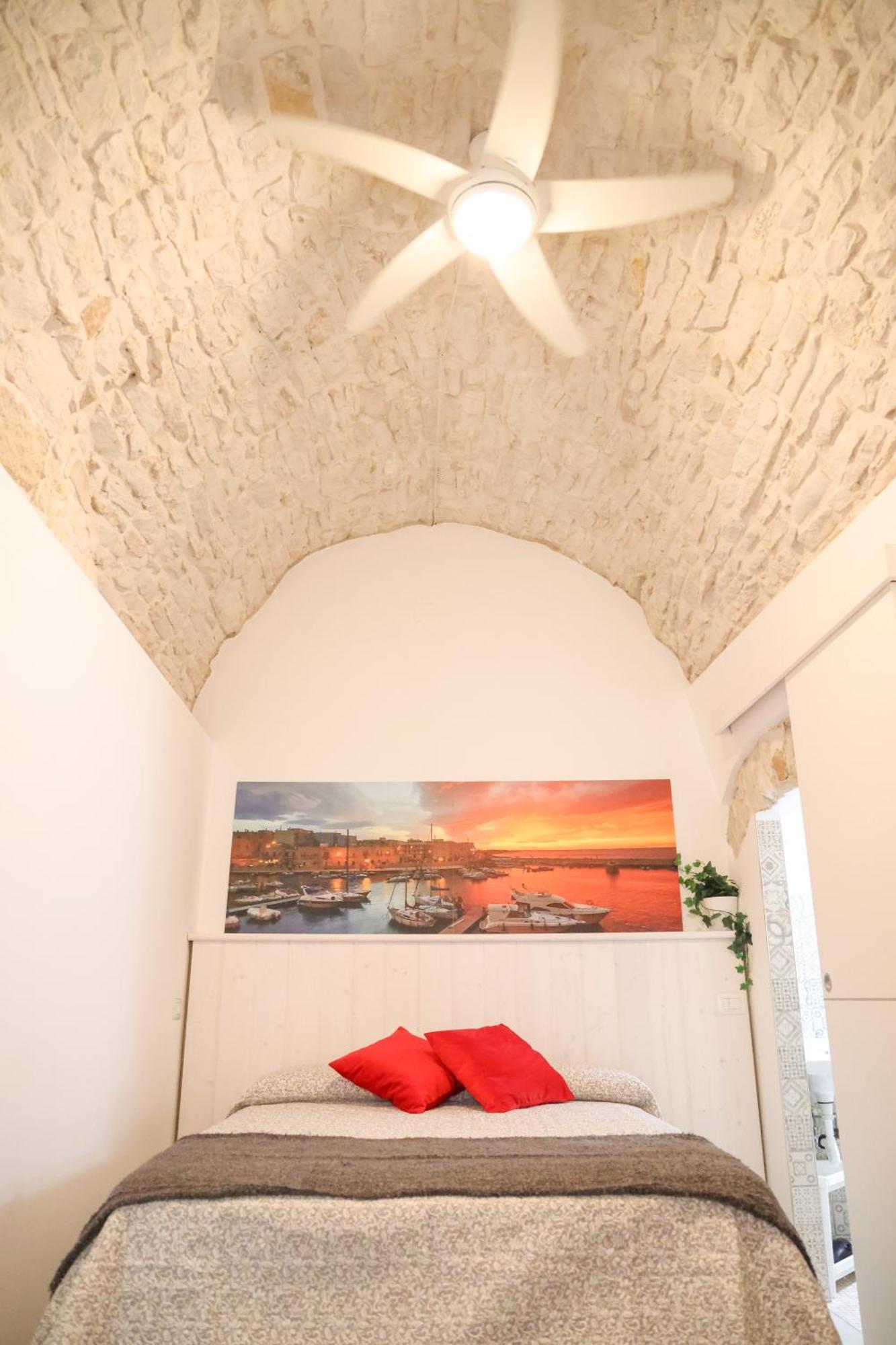 Room 20 - Piccola Camera In Pietra Bianca Giovinazzo Buitenkant foto